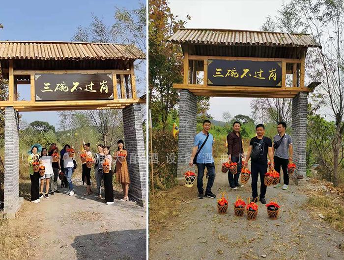 來釀酒農(nóng)莊游玩的游客絡(luò)繹不絕