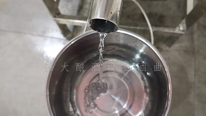 12.16小型白酒釀酒設備接酒