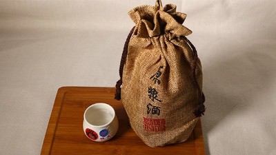 用白酒生產(chǎn)設(shè)備釀小曲固態(tài)白酒，怎樣操作出酒才多？