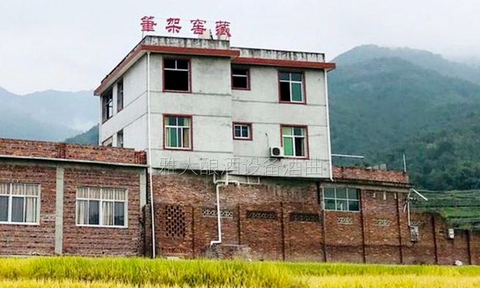 12.9雅大學(xué)員釀酒坊——筆架窖藏