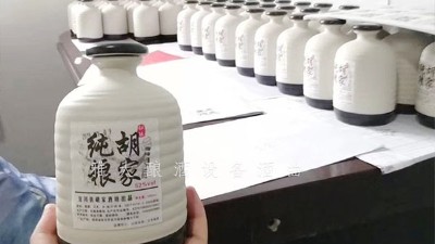 哪里有能釀出農(nóng)村土酒的小型酒廠釀酒設(shè)備？