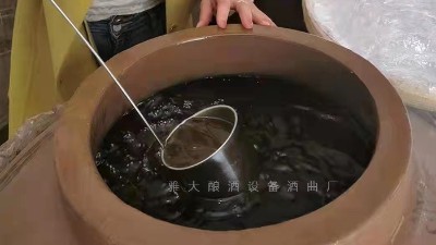 什么是固態(tài)法白酒？很多用蒸餾釀酒設(shè)備做酒的老師傅都不知情